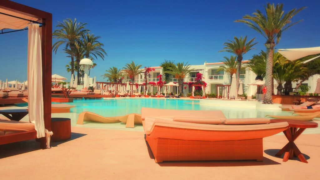 découvrez notre sélection exclusive d'hôtels de luxe, où le confort et l'élégance se rencontrent pour offrir une expérience inoubliable. profitez de services haut de gamme et de paysages à couper le souffle dans les meilleures destinations du monde.