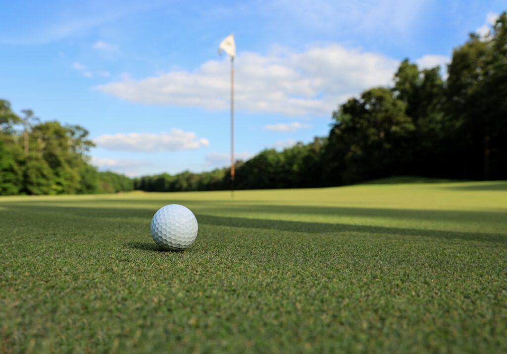 découvrez l’univers passionnant du golf : conseils, techniques, actualités et équipements pour les joueurs de tous niveaux. améliorez votre jeu et profitez pleinement de votre passion du green.