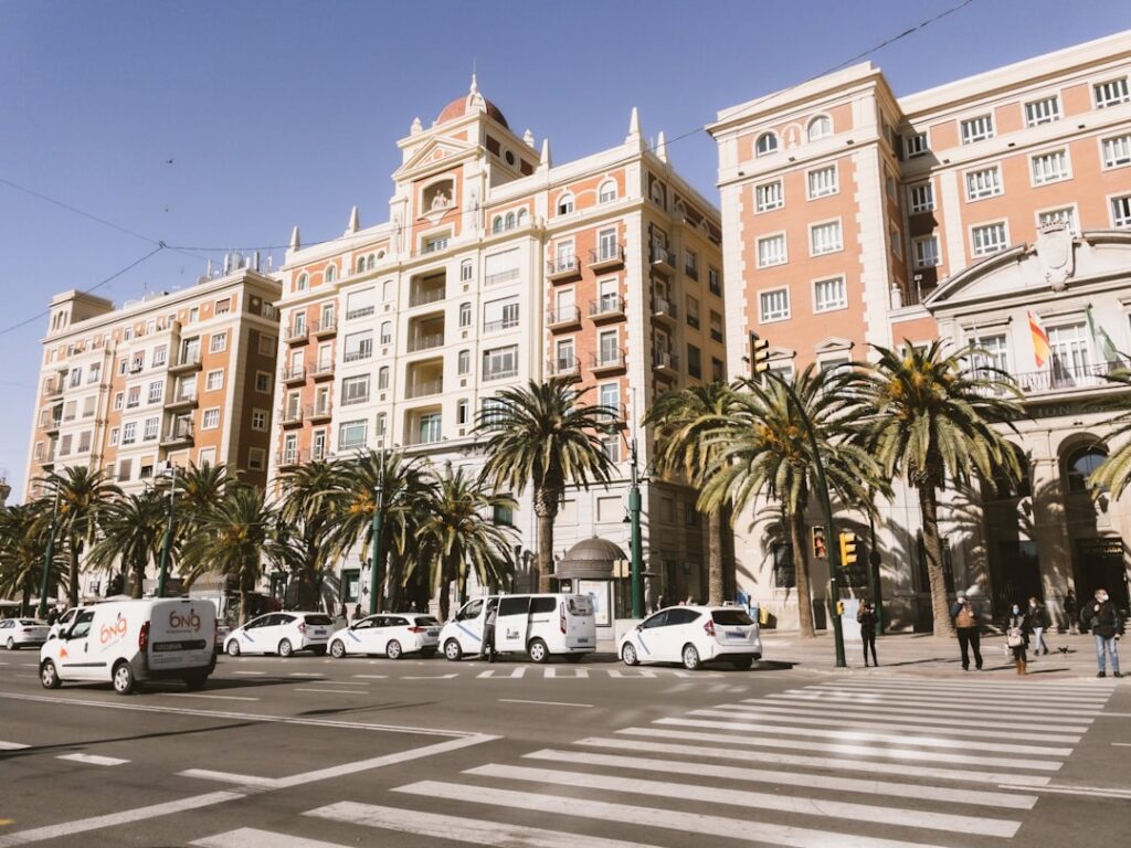 découvrez les meilleurs hôtels à malaga pour un séjour inoubliable. comparez les prix, consultez les avis et trouvez l'hébergement idéal, du luxe en bord de mer aux options économiques au cœur de la ville.