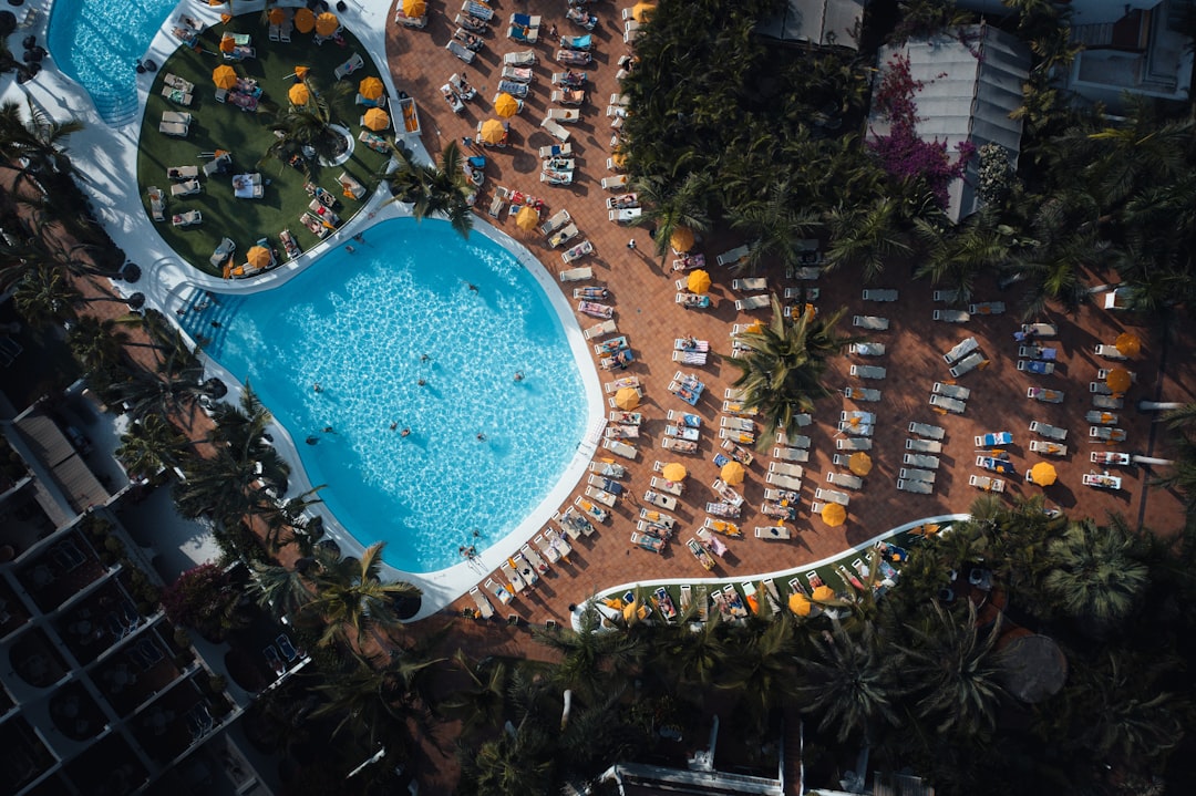 découvrez les hôtels de luxe à marbella : établissements 5 étoiles, vues imprenables, spa, suites élégantes et services exclusifs pour un séjour inoubliable sur la costa del sol.