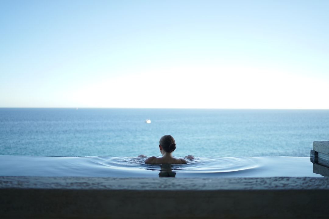 offrez-vous un moment de détente dans notre spa : soins relaxants, massages, hammam, et bien-être absolu pour le corps et l’esprit. réservez votre expérience relaxation dès aujourd’hui.