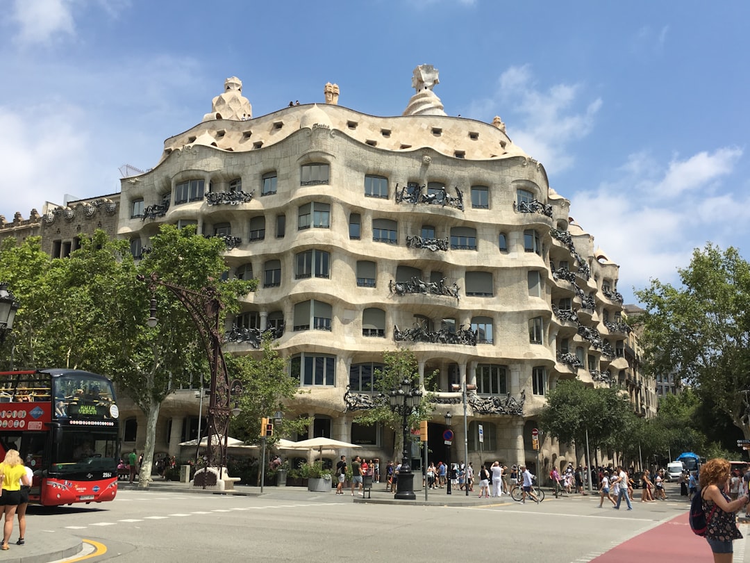 découvrez notre hôtel familial à barcelone, idéal pour des vacances inoubliables avec vos enfants. confort, activités adaptées et proximité des attractions principales.