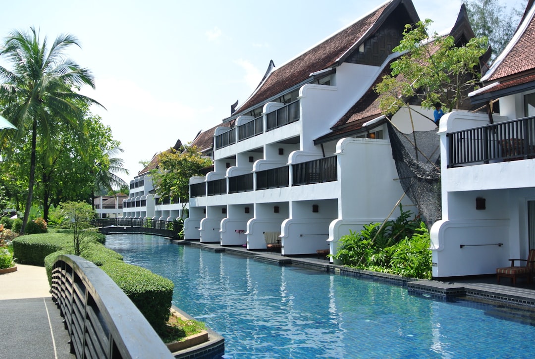découvrez nos hôtels avec parc aquatique pour des vacances inoubliables en famille. profitez de toboggans, piscines et animations pour petits et grands.