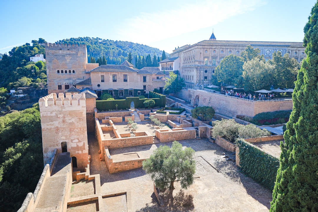 découvrez les meilleures options d'hébergement à alhambra, alliant confort et proximité des sites touristiques pour un séjour inoubliable.
