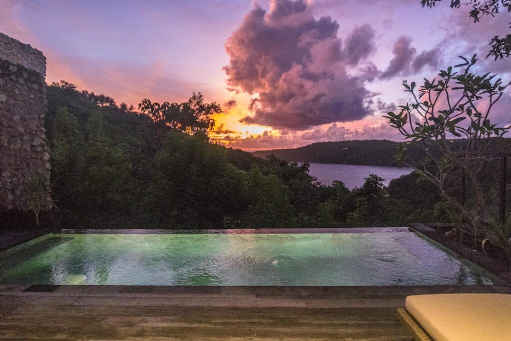 découvrez les meilleurs resorts de luxe tout compris pour des vacances inoubliables alliant confort, gastronomie raffinée et services exclusifs dans des destinations paradisiaques.