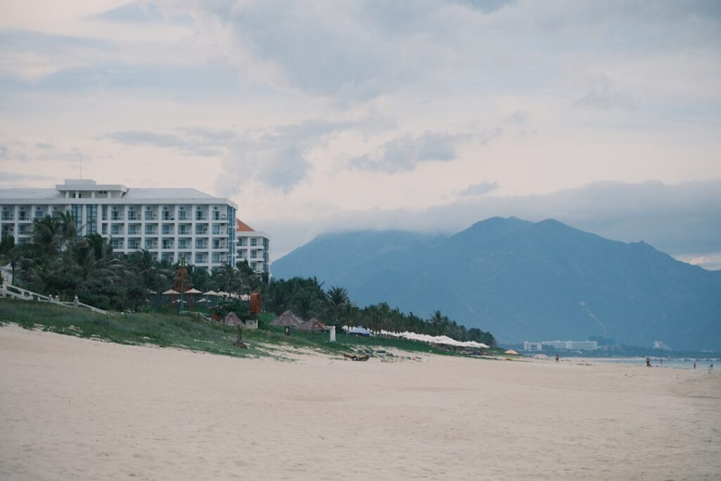 découvrez notre sélection d'hôtels avec plage privée, pour des séjours exclusifs alliant confort, intimité et paysages paradisiaques en bord de mer.