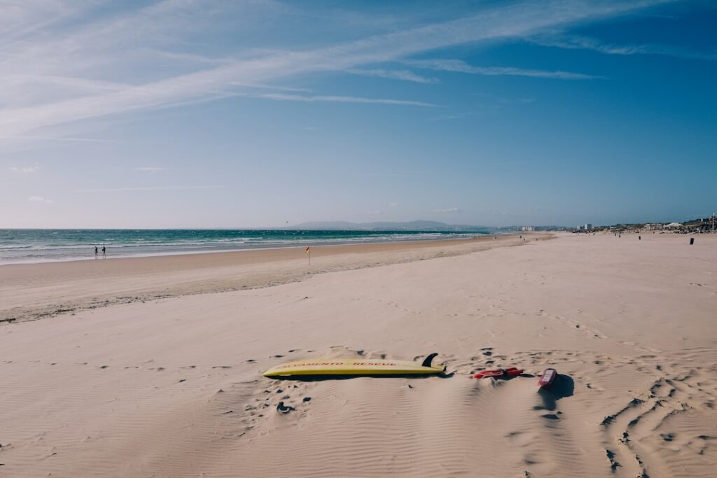 découvrez les meilleurs spots de surf de la côte atlantique espagnole, parfaits pour tous niveaux, avec des vagues idéales et des paysages magnifiques.