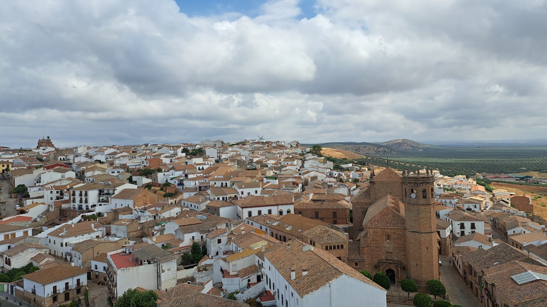 découvrez l'espagne à travers un road trip culturel unique, explorant ses magnifiques villes, son histoire riche et ses traditions authentiques.