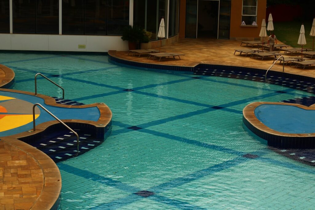 découvrez les meilleurs hôtels avec piscine intérieure chauffée pour un séjour confortable et détente toute l'année.