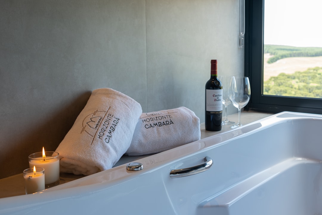 découvrez l'expérience unique du wine spa, un centre de bien-être où les bienfaits du vin et des soins spa se combinent pour une relaxation exceptionnelle.