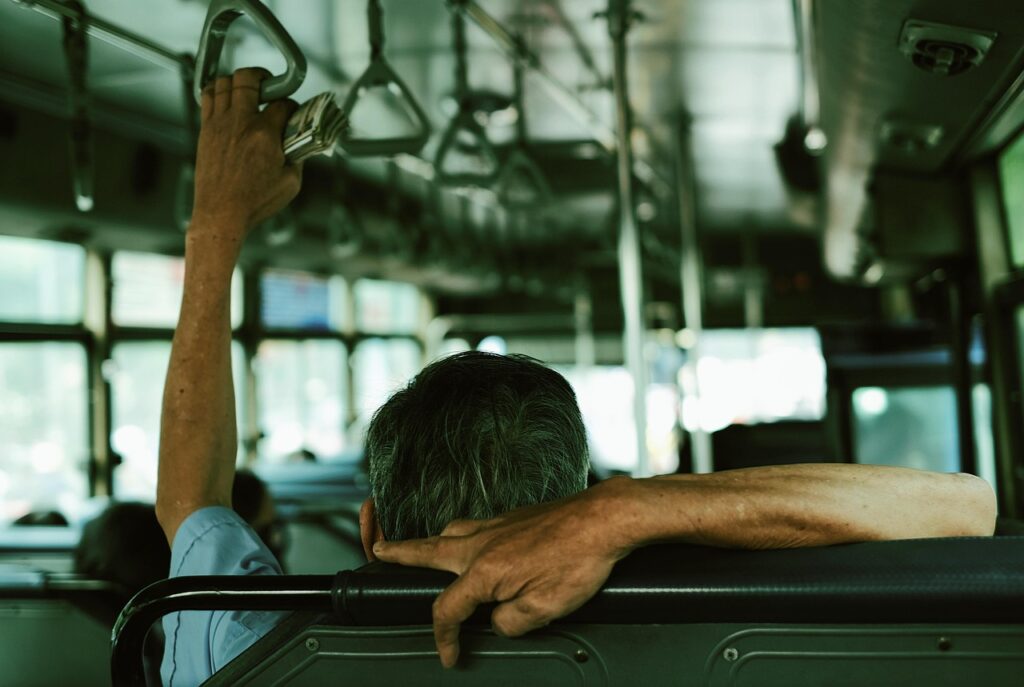 découvrez les voyages en bus en thaïlande : conseils, itinéraires et astuces pour un transport confortable, économique et sûr à travers le pays du sourire.